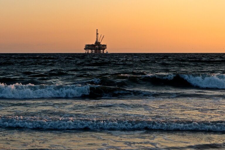 Gas & Oil